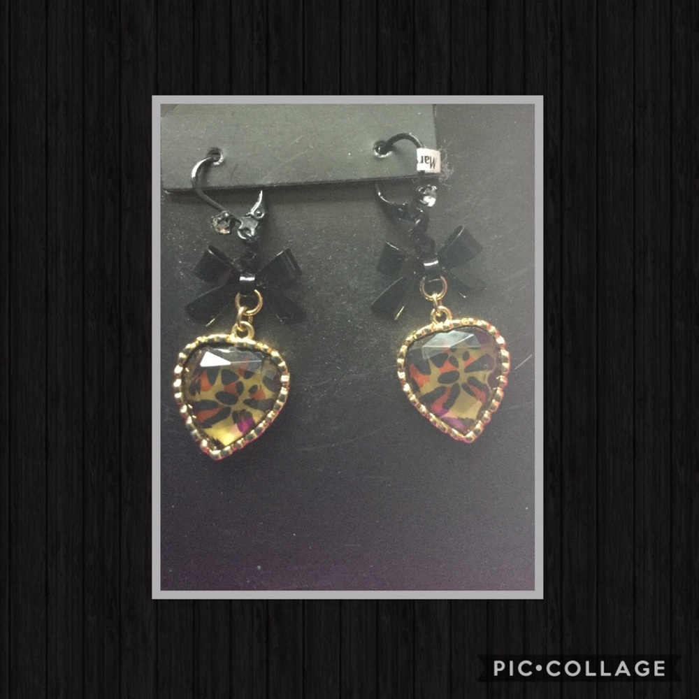 NWT Betsey Johnson Heart Leopard Earrings - Picture 2 of 3